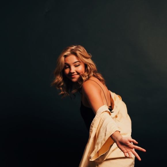 Meet your Posher, Macy - Picture 4 of 4